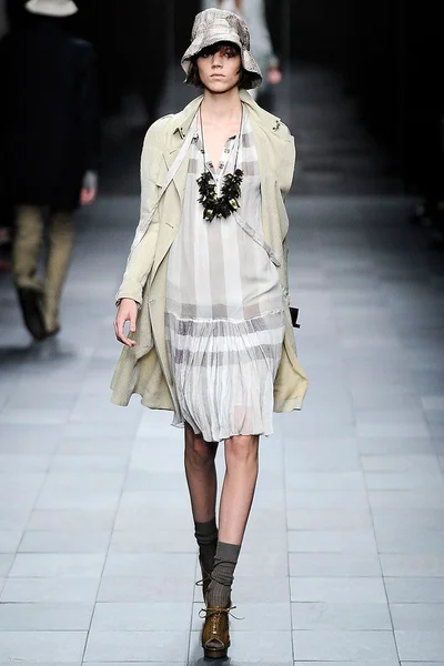 Look 15